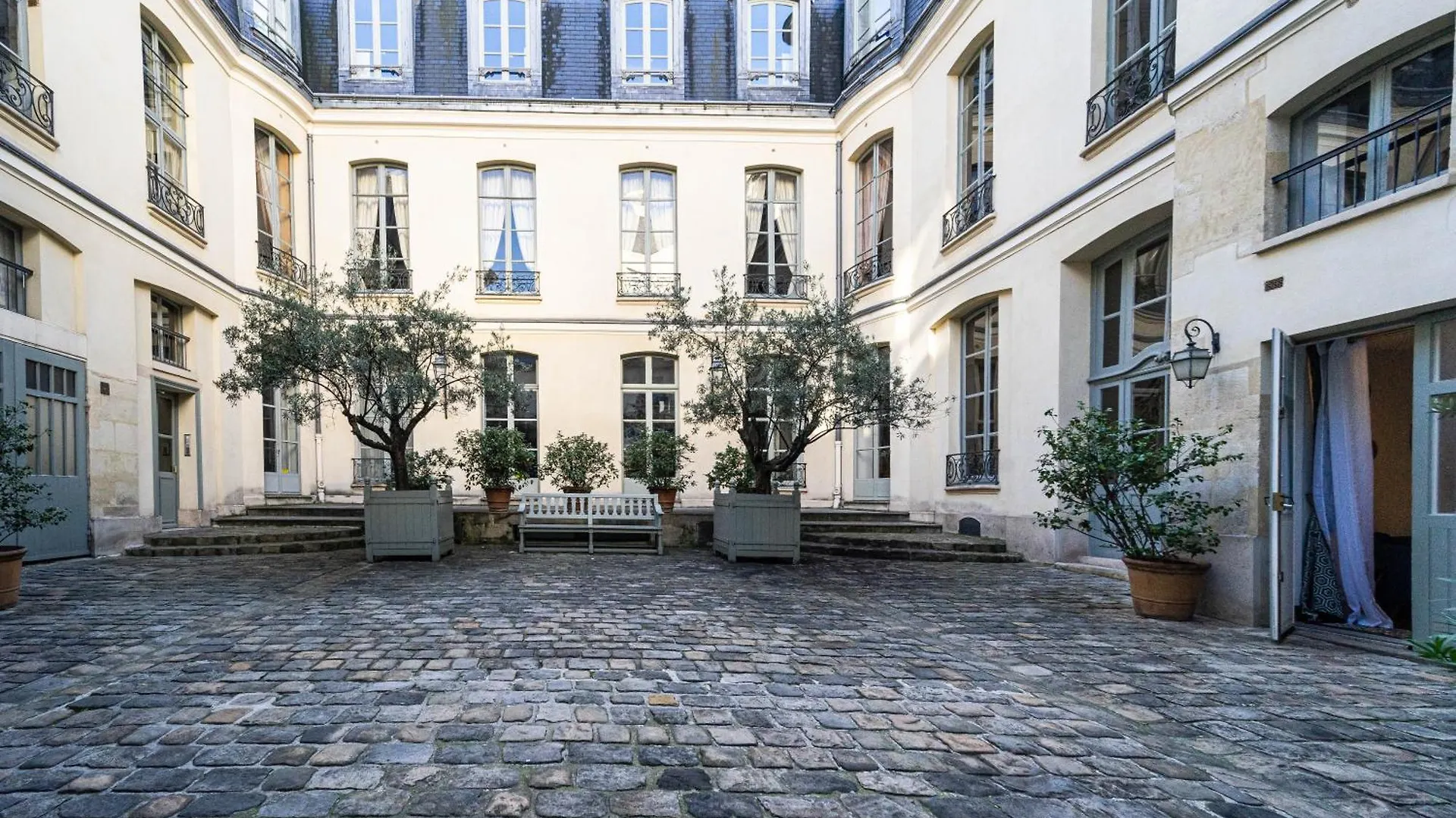Appartement Pick A Flat'S Apartement In Place Des Vosges - Rue Saint-Gilles Parijs